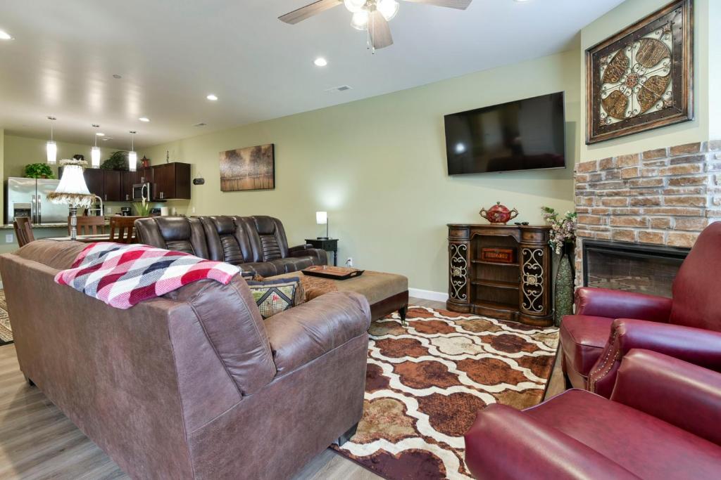 Luxury Condos at Thousand Hills - Heart of Branson - Beautifully remodeled - Spacious and Affordable - Apartamento De Tres Habitaciones