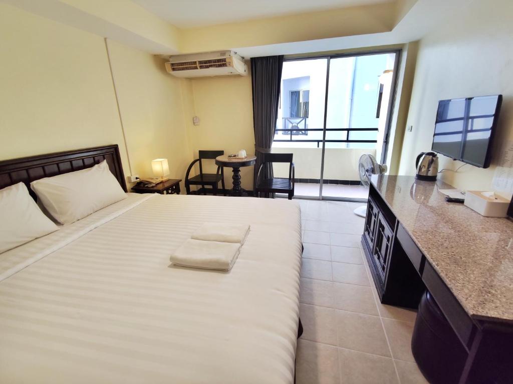 
Superior Double Bed Room With Balcony and Pool View
