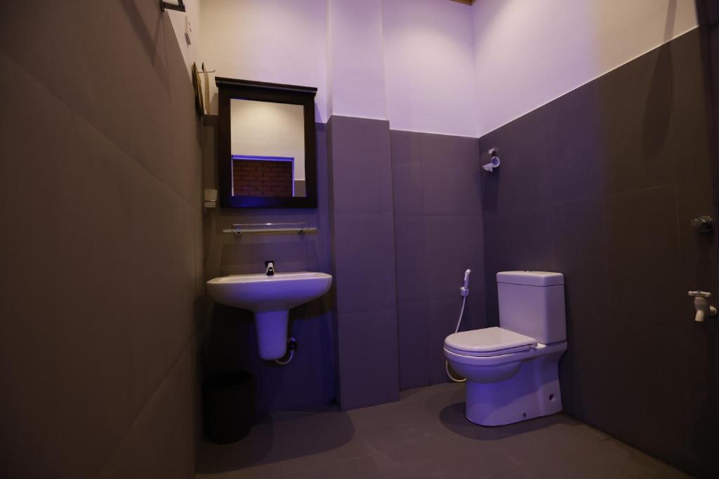 Suitetrails - J Hotel