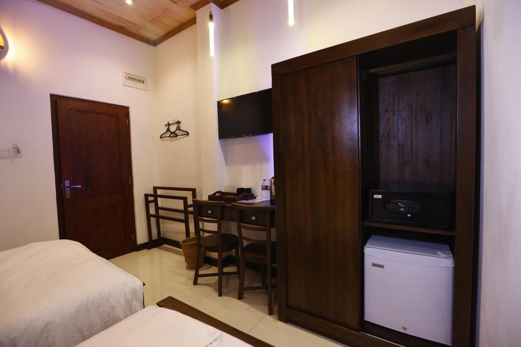 Suitetrails - J Hotel