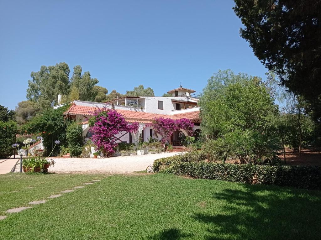 Ogród w obiekcie Gli Archi Country Home