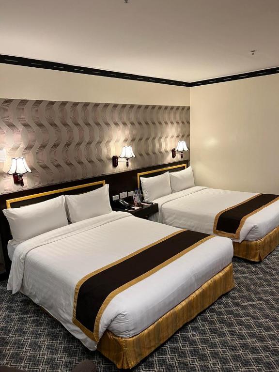 Postel nebo postele na pokoji v ubytování Bayview Park Hotel Manila