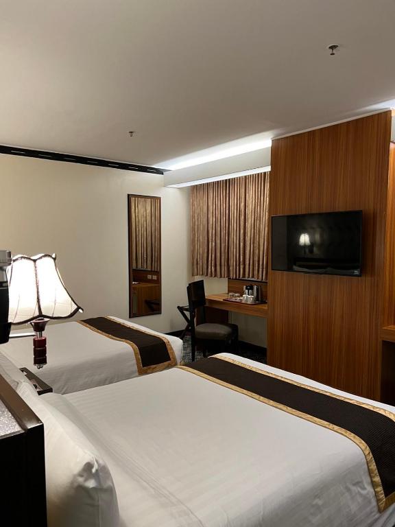TV a/nebo společenská místnost v ubytování Bayview Park Hotel Manila