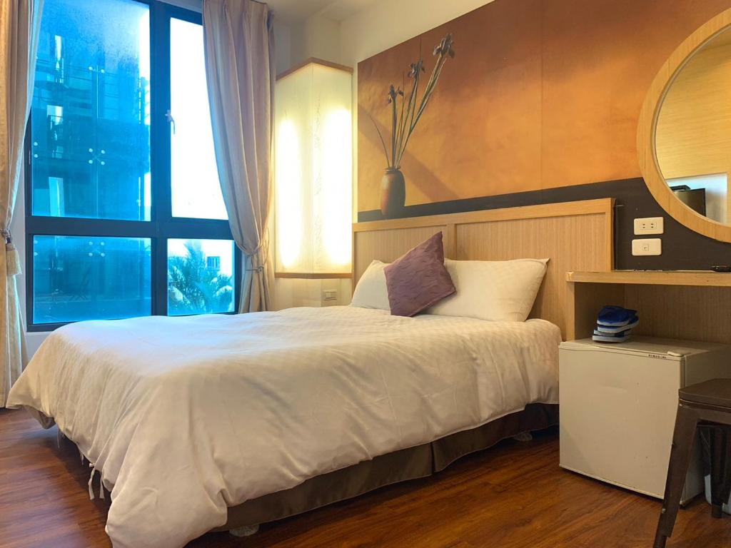 Ένα ή περισσότερα κρεβάτια σε δωμάτιο στο Happiness Inn
