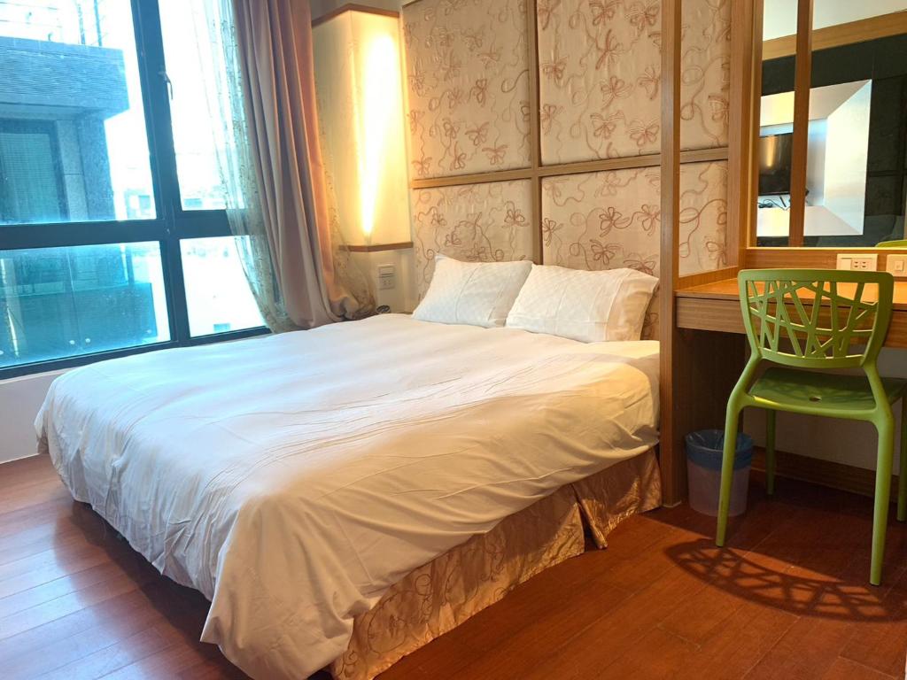 Ένα ή περισσότερα κρεβάτια σε δωμάτιο στο Happiness Inn