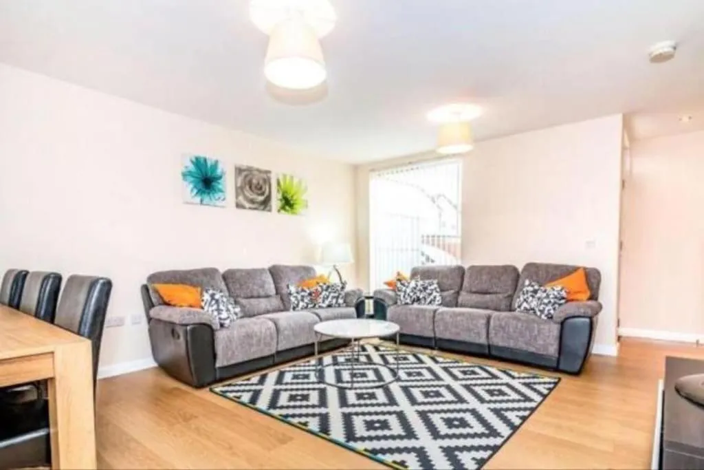 3-bedroom house - car parking - air conditioning