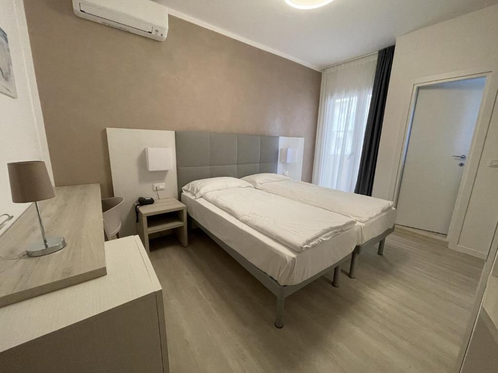 Postel nebo postele na pokoji v ubytování Hotel Garni Losanna