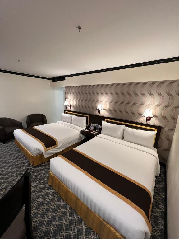 Postel nebo postele na pokoji v ubytování Bayview Park Hotel Manila