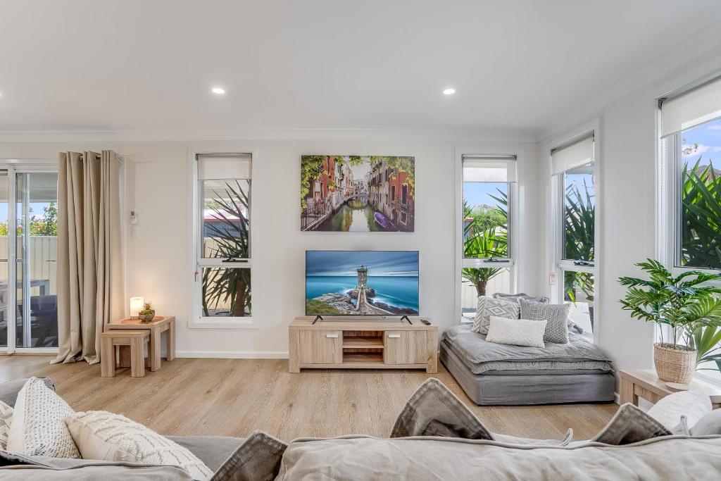 Stylish family home, centrally located. - Casa De Cuatro Dormitorios