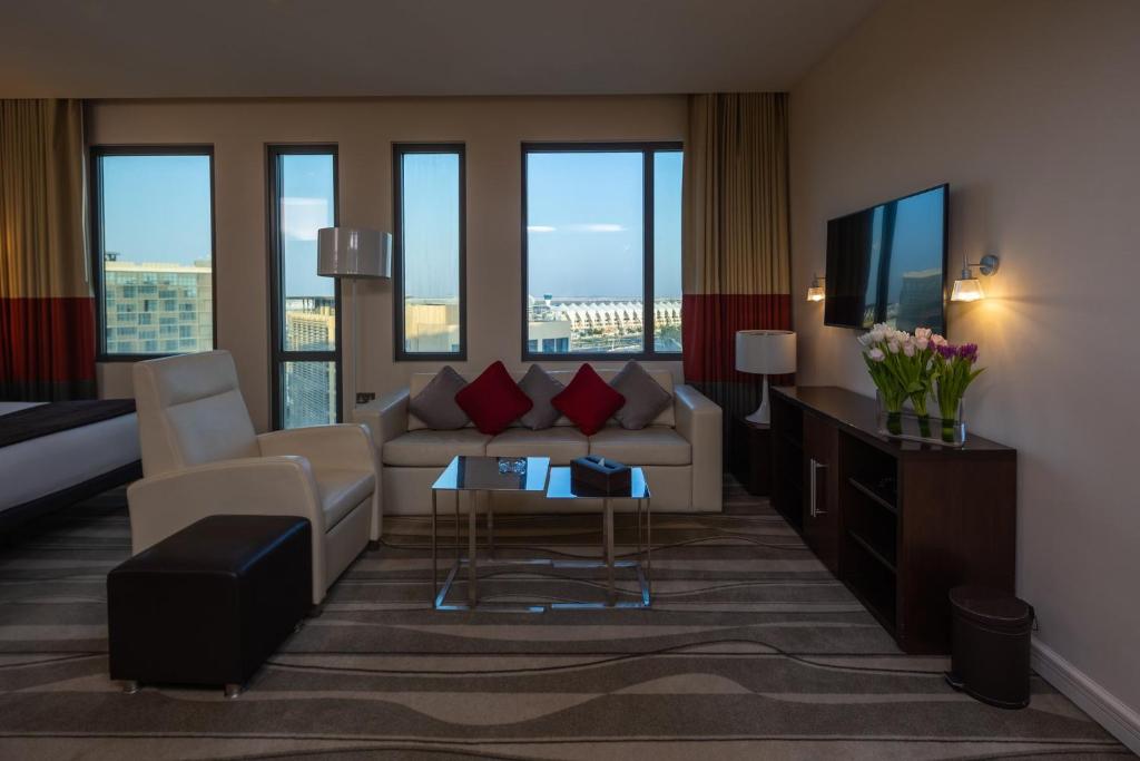 Posezení v ubytování Staybridge Suites Yas Island Abu Dhabi by IHG