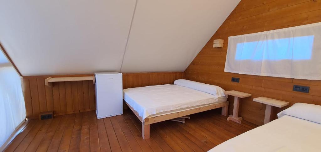 a small room with a bed and a window at Boho Glamping in Cádiz