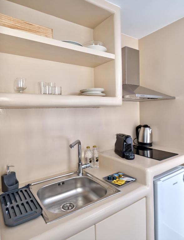 Kuchyň nebo kuchyňský kout v ubytování Bedspot Apartments Paros
