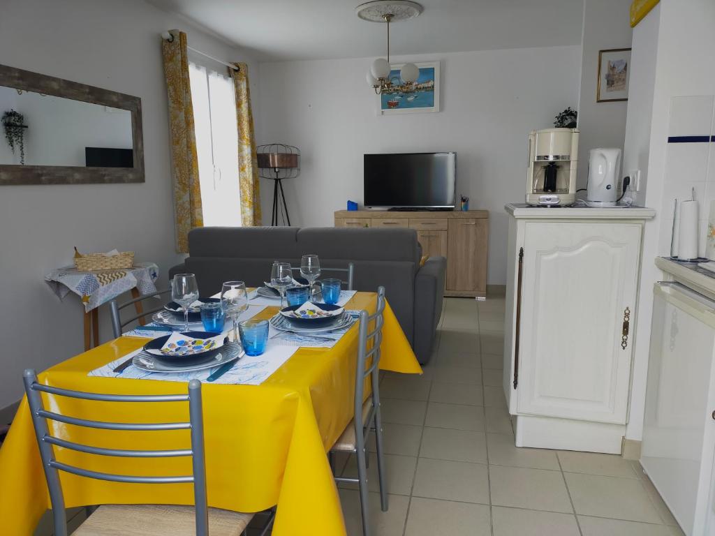 Kuchyňa alebo kuchynka v ubytovaní Maison au coeur de Saint-Gilles L'Inattendue
