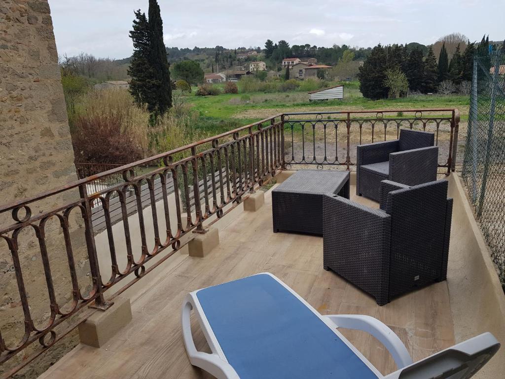 Balkón alebo terasa v ubytovaní Gîte avec Piscine Proche de Carcassonne