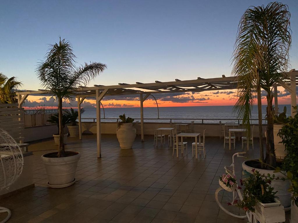 Widok na morze z tego hotelu