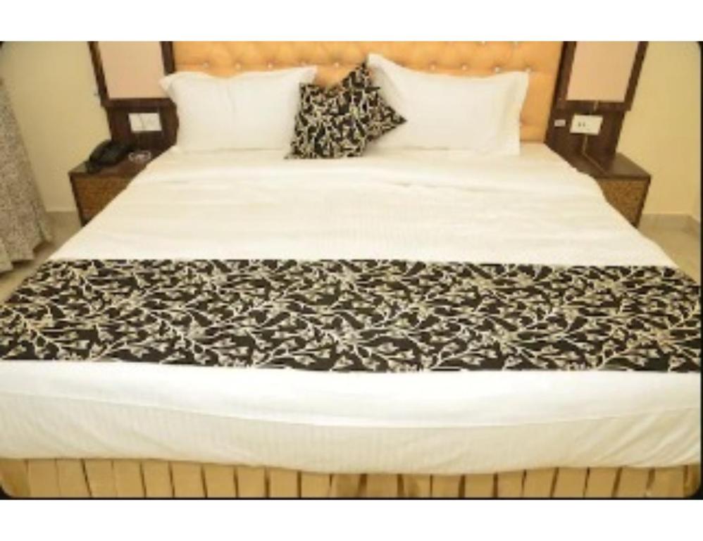 Cama o camas de una habitación en Hotel Silwal Residency, Barkot