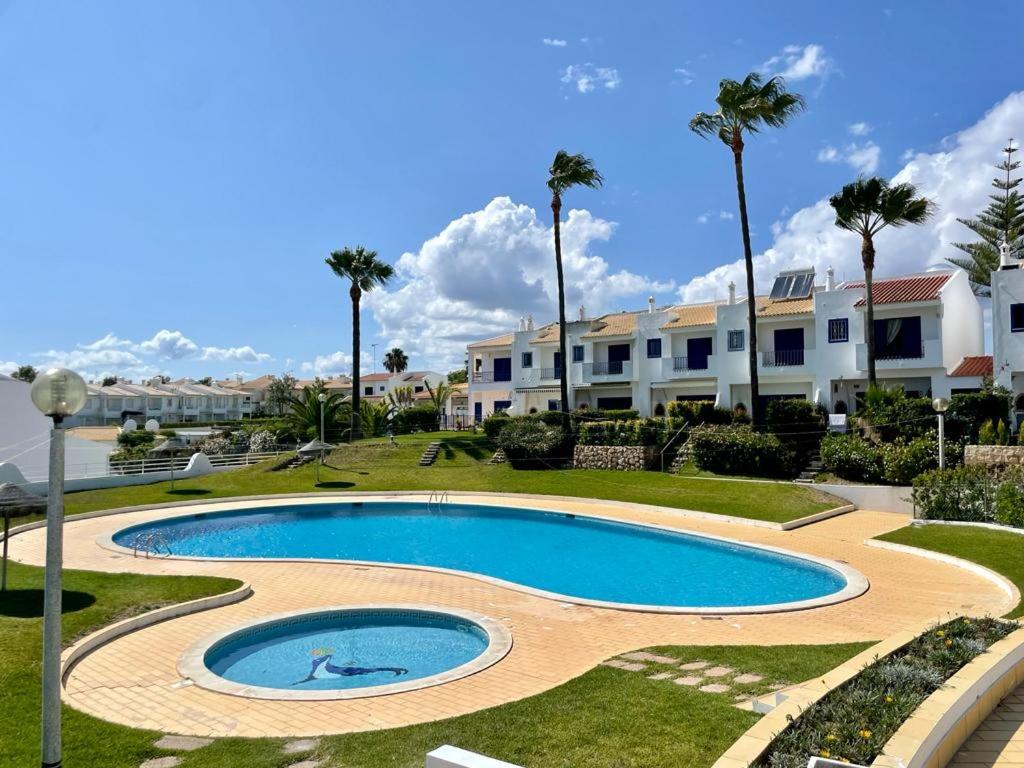Albufeira 3BR w Pool & AC by LovelyStay