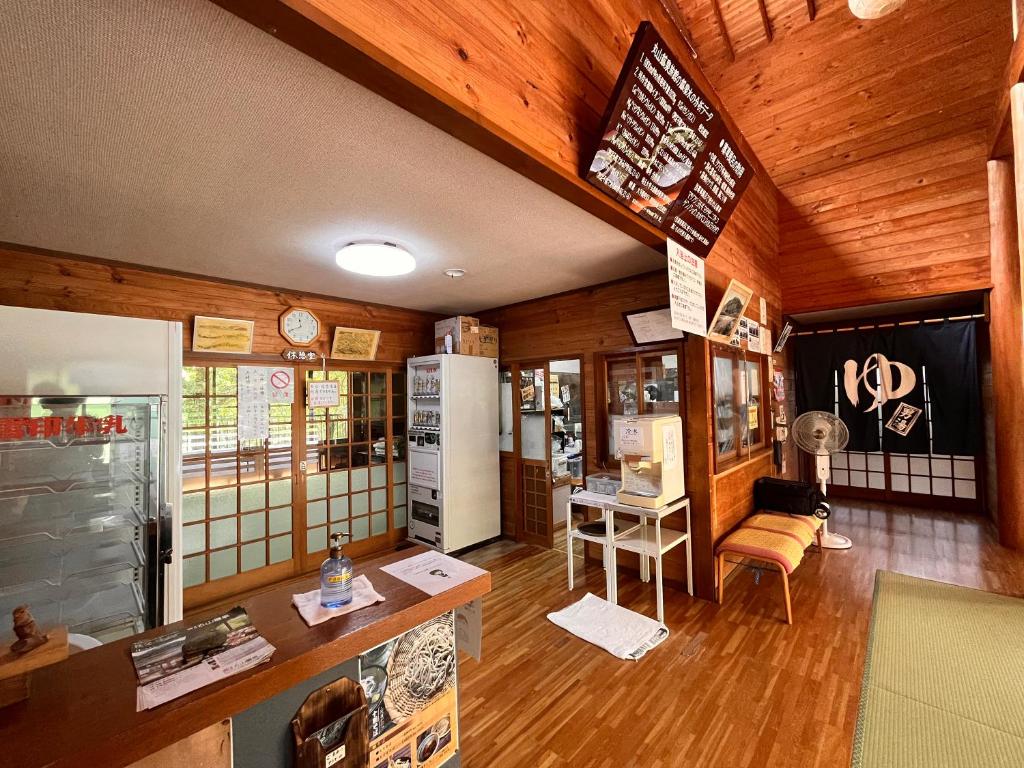 Kuchyň nebo kuchyňský kout v ubytování 丸山鉱泉旅館