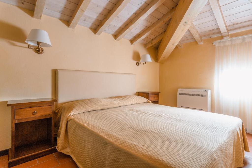a bedroom with a bed in a room with a window at Hotel Milton in Marina di Pietrasanta