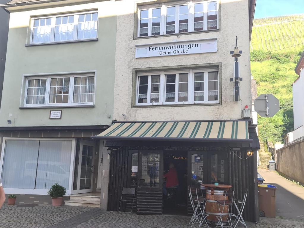 a building with a sign that reads herringtonrington town house at Kleine Glocke 2 in Merl