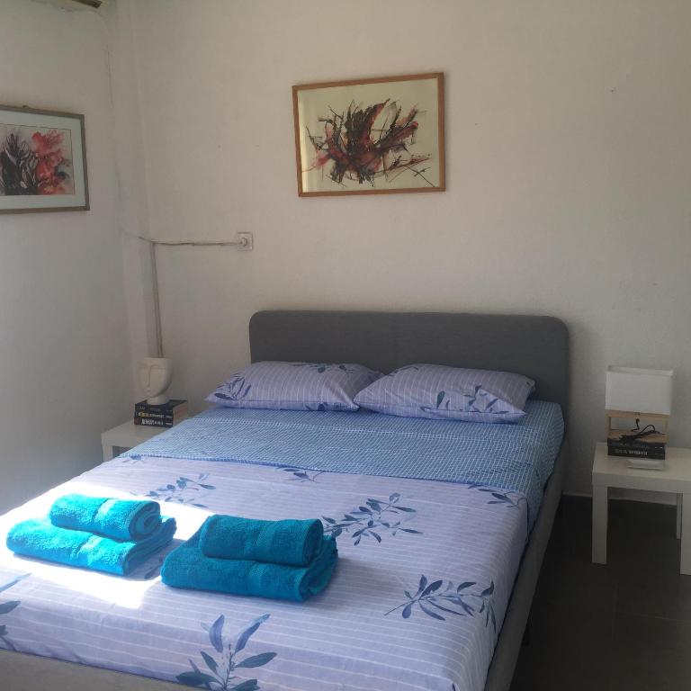 Postel nebo postele na pokoji v ubytování Yves apartment