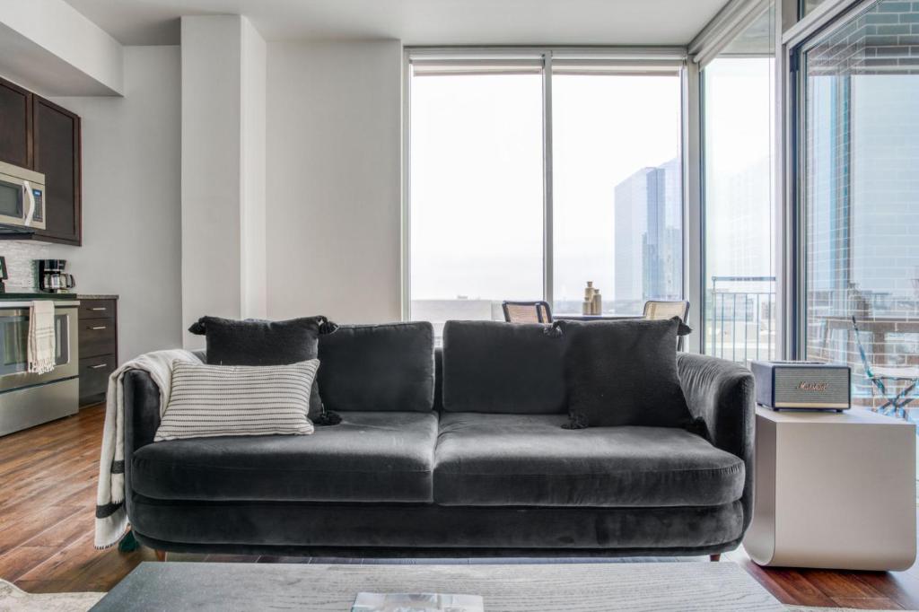 Istumisnurk majutusasutuses Downtown 1br w gym deck wd nr 6th St bars ATX-21