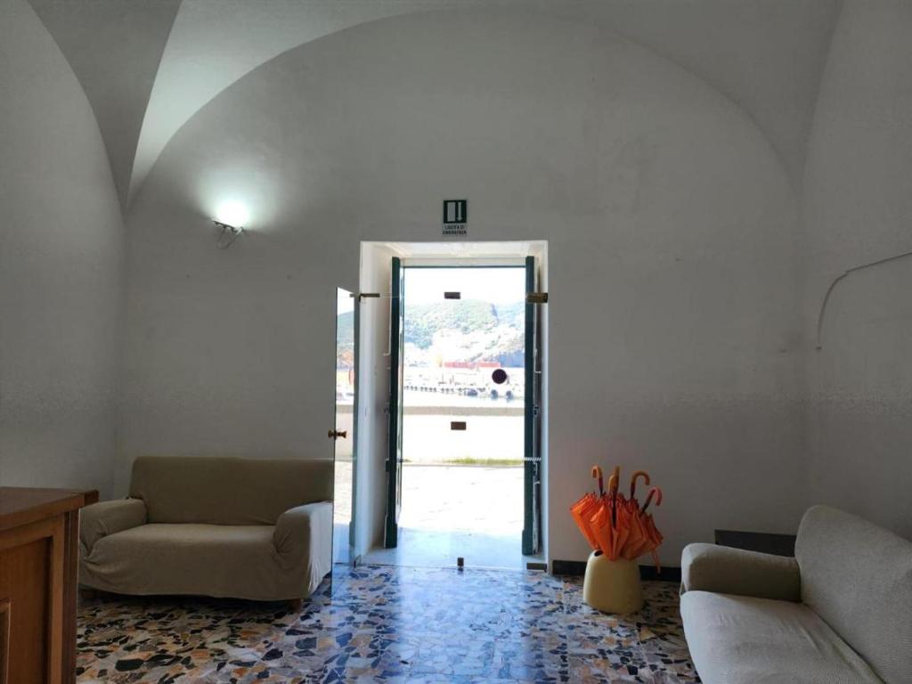 Un lugar para sentarse en Al Mari Suites