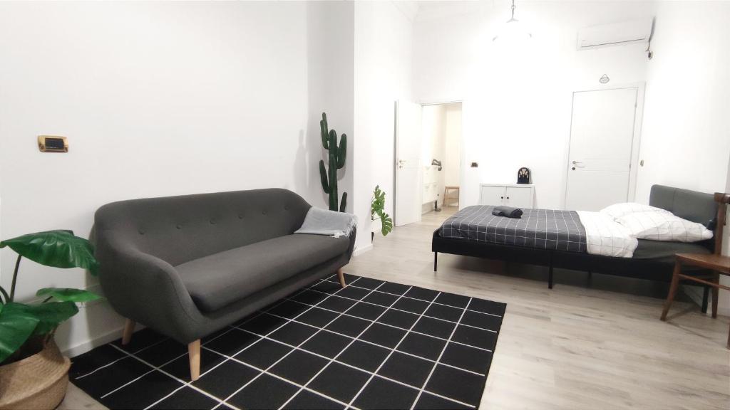 a living room with a couch and a bed at Via Verdi 14 in Cagliari