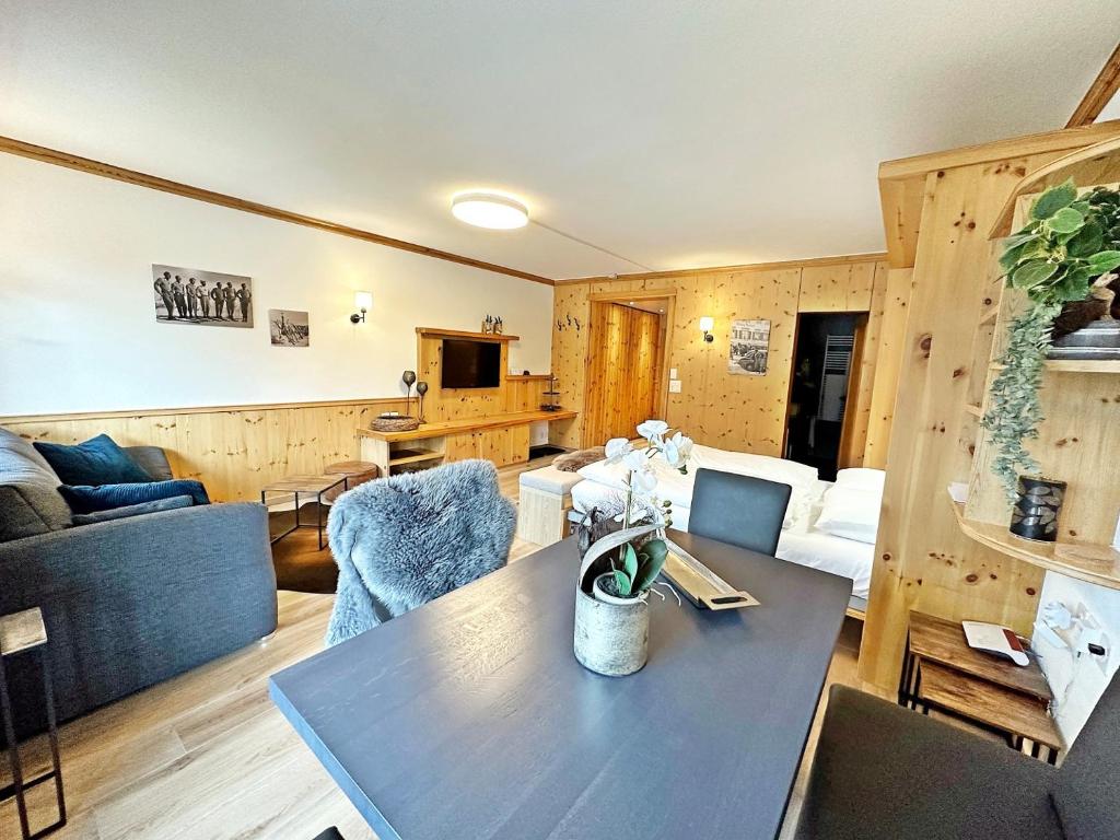 Posezení v ubytování 42m2 Alpenschick mit Balkon, Ausblick, Pool - E405