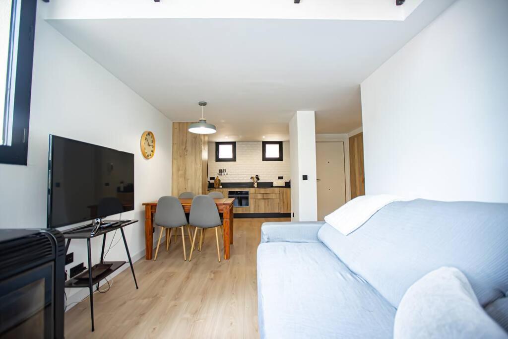 TV a/nebo společenská místnost v ubytování Holidays, Duplex para 4, Gorbea