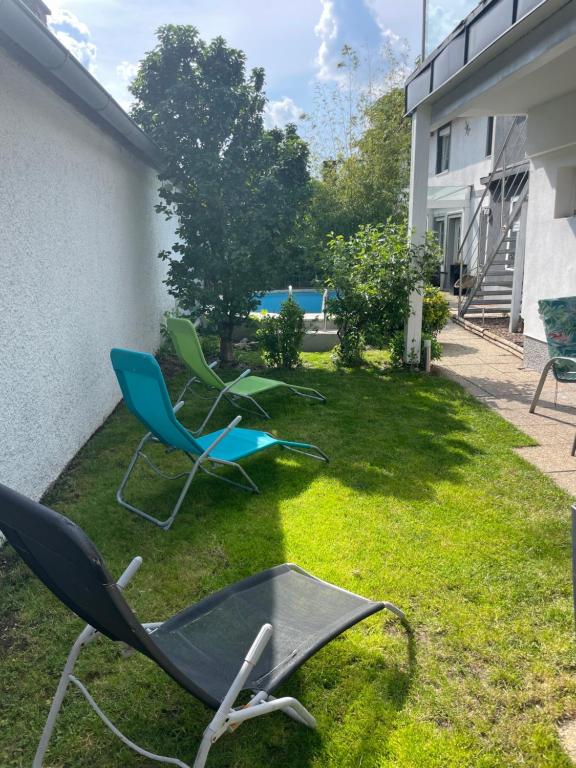 Zahrada ubytování Cheap Outlet Center Apartment with Pool