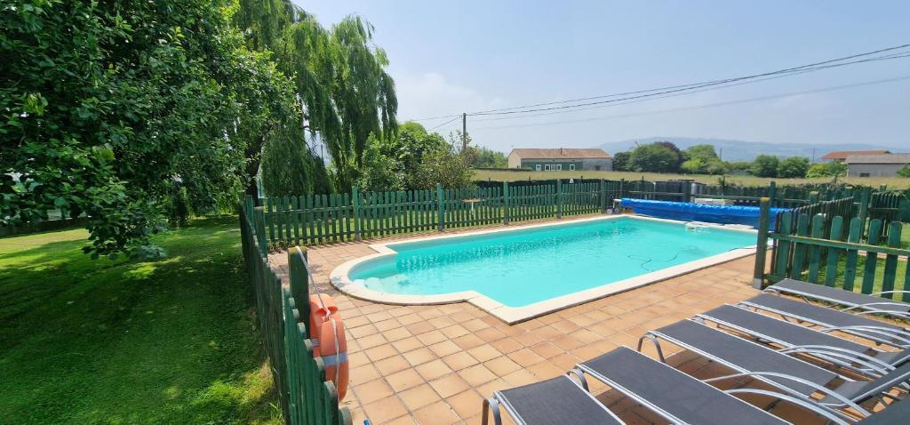 Villas Dalias - Con Piscina, Jacuzzi, Parque Infantil, Juegos, 6 hab, 3 baños en Argüero, Asturias