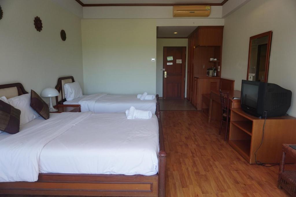 TV a/nebo společenská místnost v ubytování Chaweng Tara Hotel