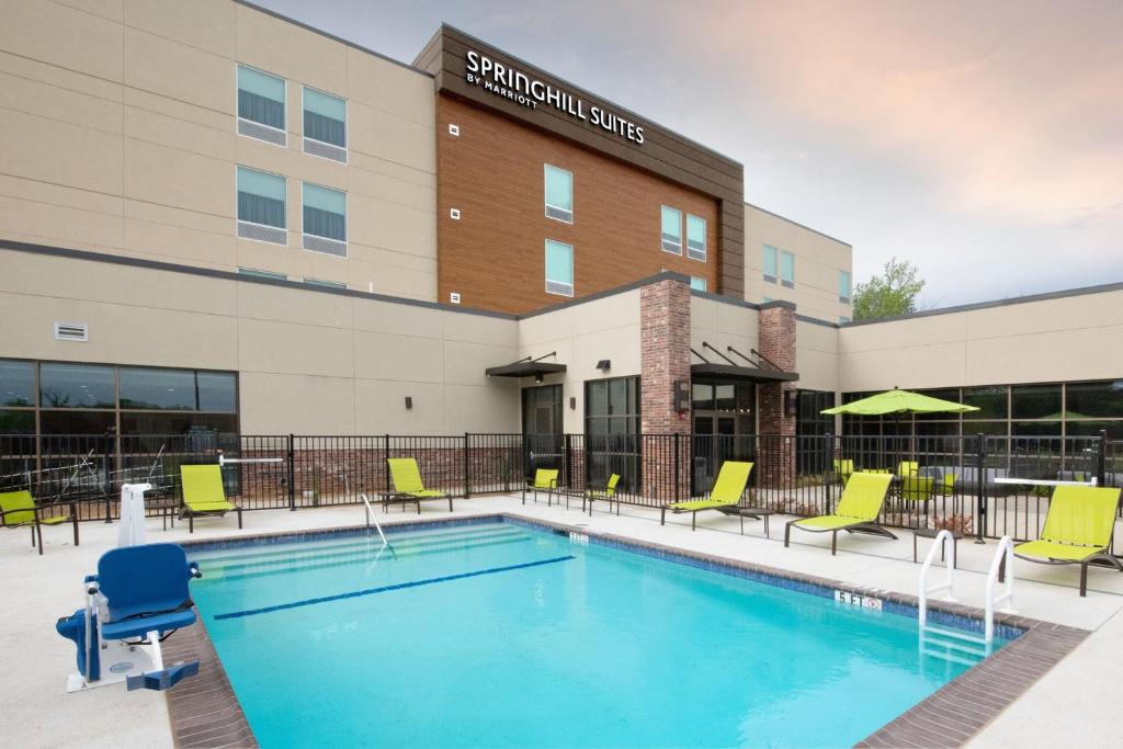 Bazén v ubytování SpringHill Suites by Marriott Lindale Tyler nebo v jeho okolí