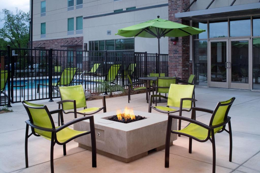 Bazén v ubytování SpringHill Suites by Marriott Lindale Tyler nebo v jeho okolí