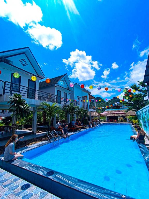 Bazén v ubytování YoLo Pool Bar Villas & Garden Restaurant nebo v jeho okolí