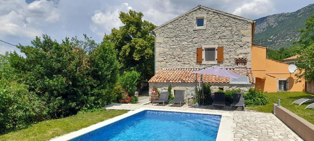 Zdjęcie z galerii obiektu Villa Kozljak, for 10 people, pool w mieście Kozljak