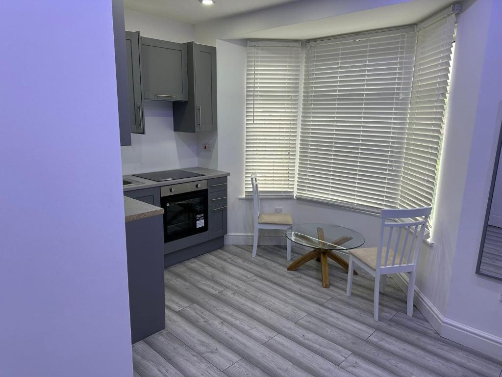 رزرو هتل، EAST LONDON APARTMENTS SELF check in | 09197245266