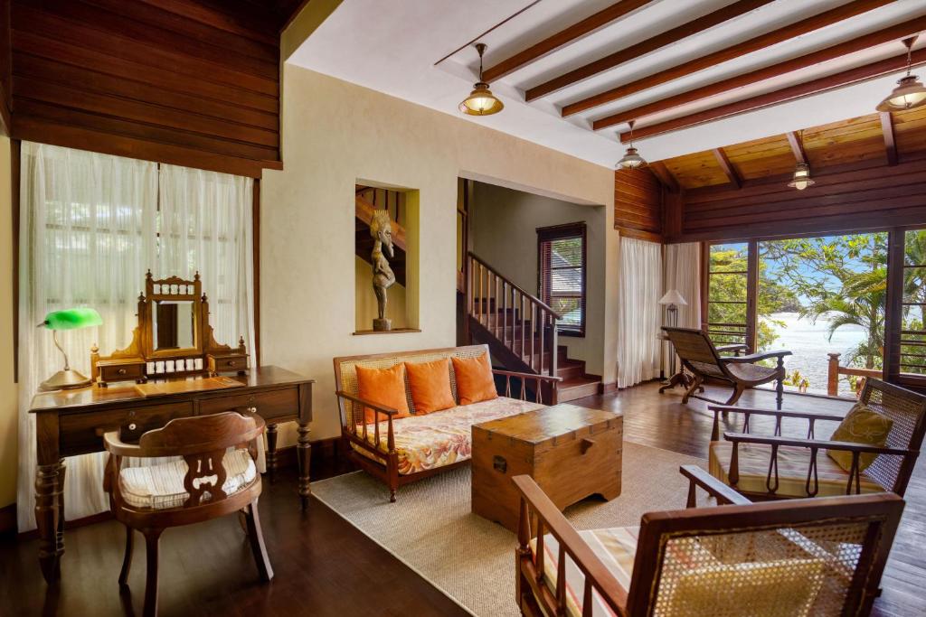 Posezení v ubytování JA Enchanted Island Resort Seychelles