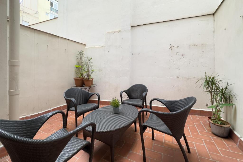 AinB Barcelona Sants Apartments - Apartment - Ground Floor