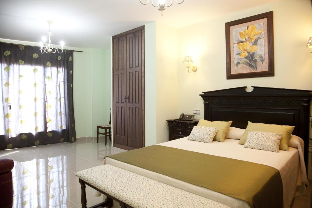 Cama o camas de una habitación en Hotel Rural Villa De Cañamero