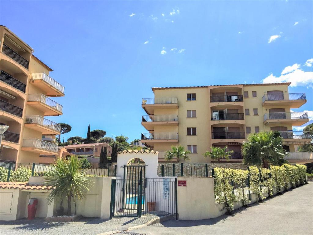 a apartment building with a gate in front of it at Apartment La Palmeraie II-1 by Interhome in Sainte-Maxime