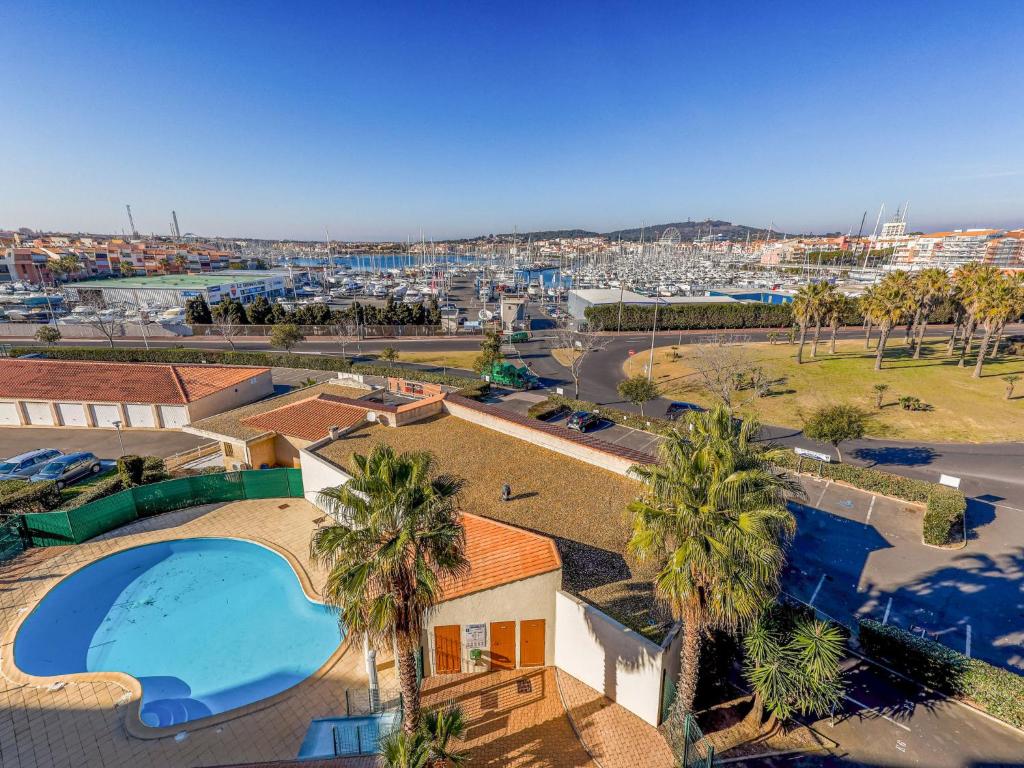 an overhead view of a swimming pool with palm trees at Apartment Port Saint Michel by Interhome in Cap d'Agde