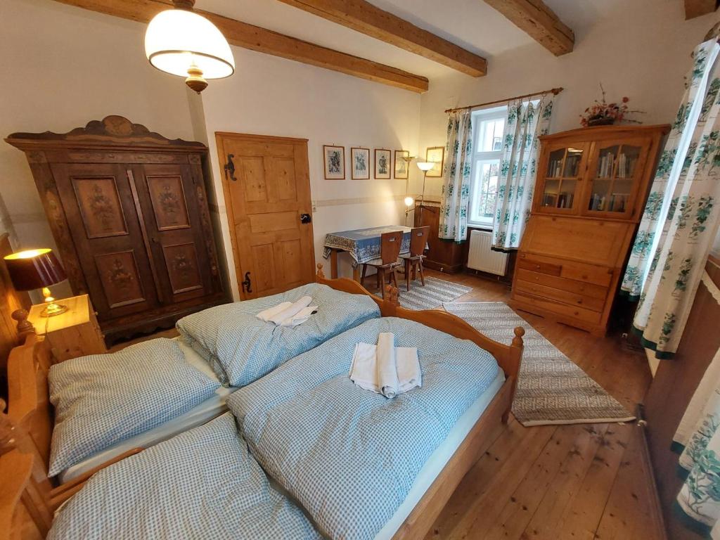 Postel nebo postele na pokoji v ubytování Apartment Alte Post-2 by Interhome