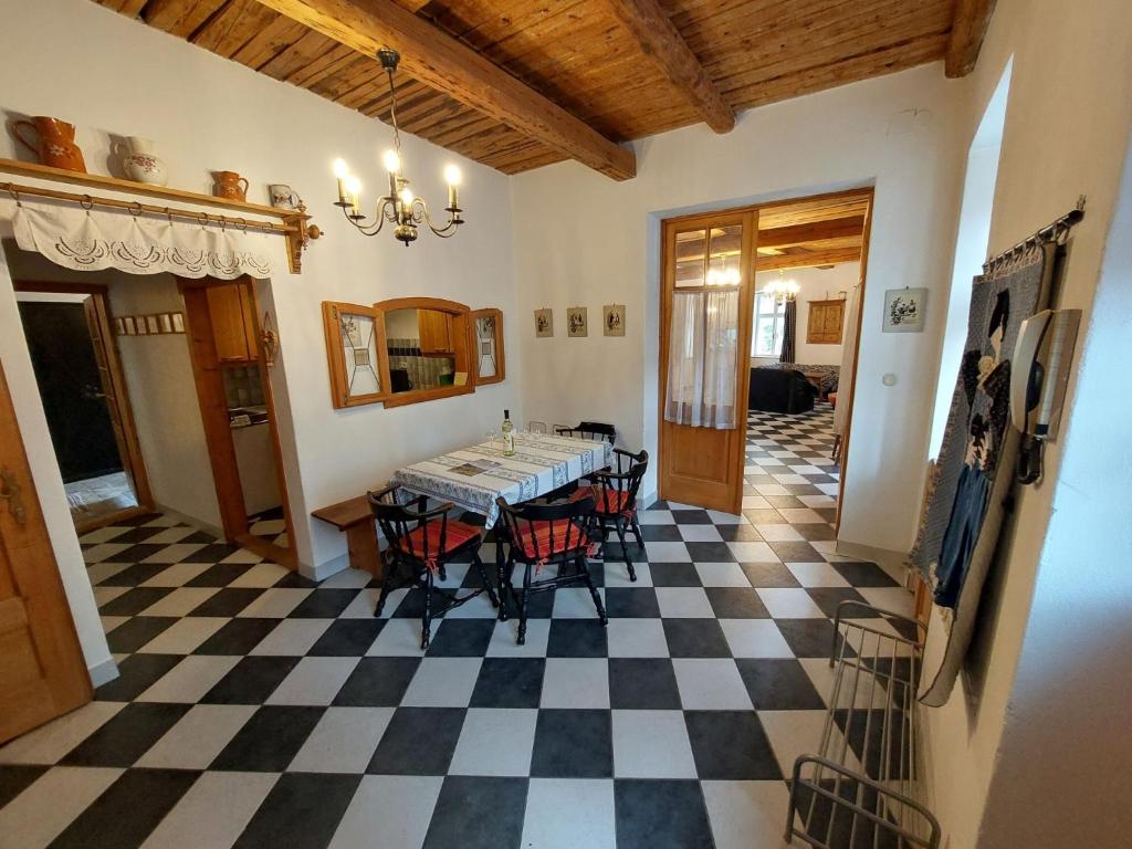 Posezení v ubytování Apartment Alte Post-2 by Interhome