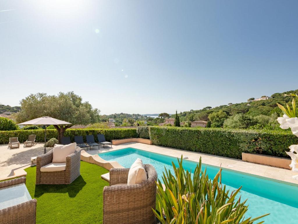 an image of a villa with a swimming pool at Villa Le Petit Rouveau by Interhome in Guerre Vieille