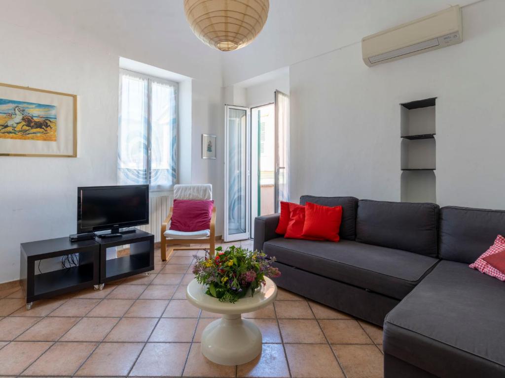 A seating area at Apartment Sorei by Interhome