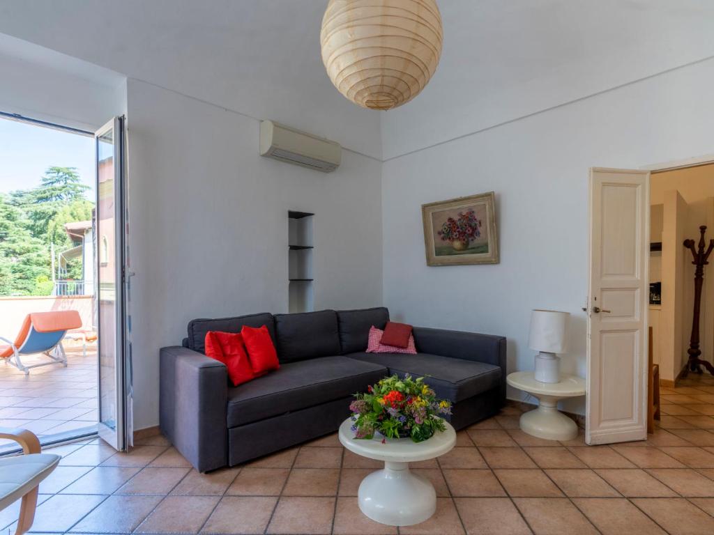 A seating area at Apartment Sorei by Interhome
