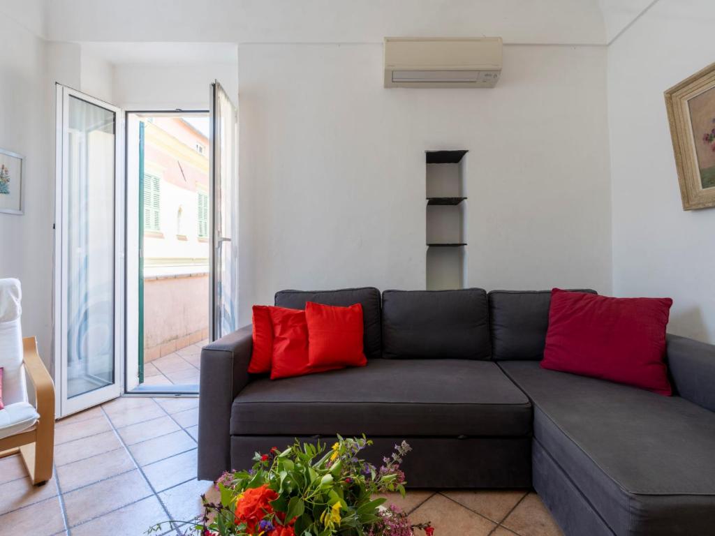 A seating area at Apartment Sorei by Interhome