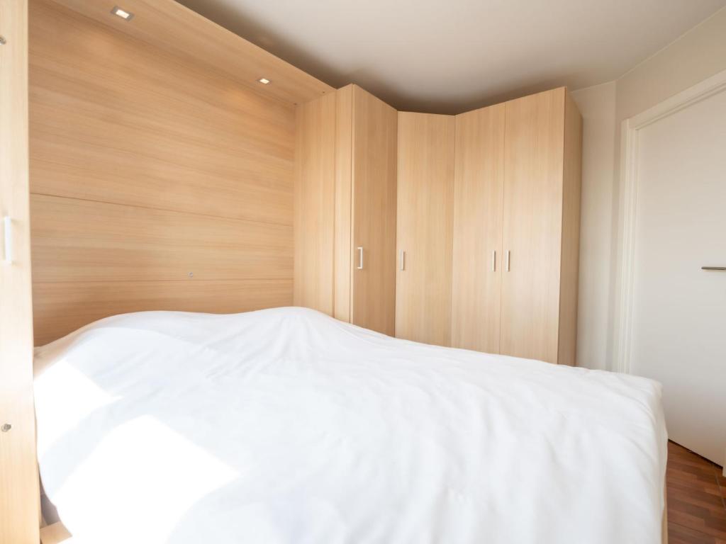 Postel nebo postele na pokoji v ubytování Apartment Lautrec 304 by Interhome